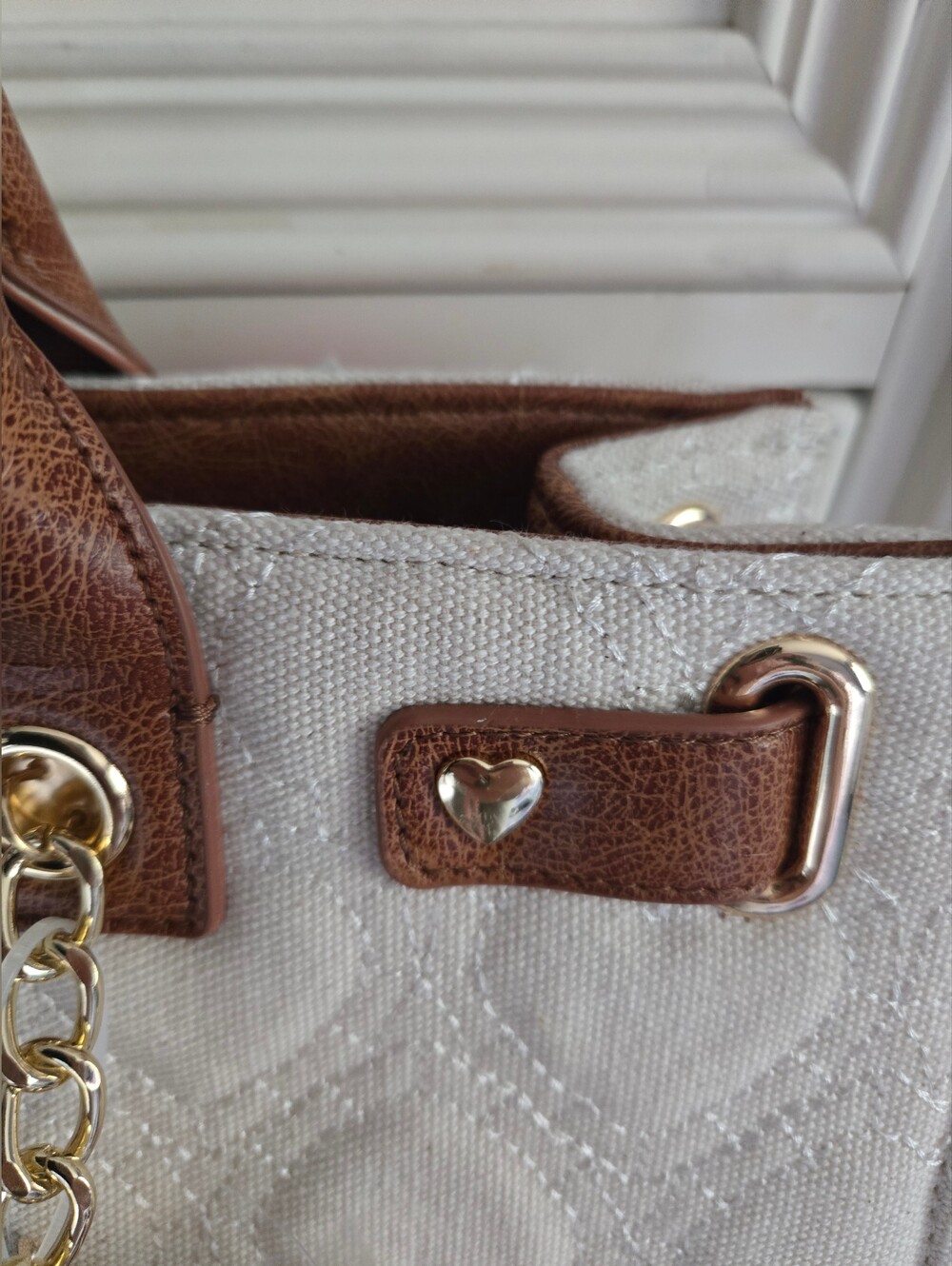 HTF Betsey Johnson Cream and Brown Quilted Tote with Heart Charm NWT - Picture 5 of 8